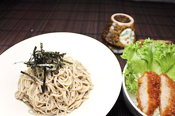 ざるそばと選べるミニ丼(ヒレカツ)